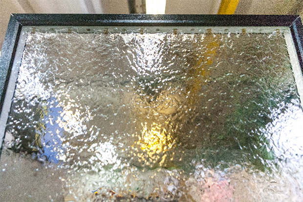 Водопад по стеклу, установка воды по стеклу
