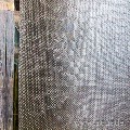 Текстурный водопад по поверхности сетки из нержавеющей стали