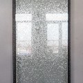Водопад по стеклу в герметичном стеклопакете с белым фоном