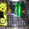 Водопады по стеклу в композиции с вертикальным озеленением. Зона отдыха.