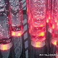 Пузырьковая колоннада из 15 колонн диаметром 150 мм с разной высотой в открытой водной чаше